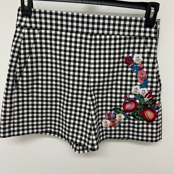 Zara High Waisted Shorts Gingham Floral Embroidered Size M Checkered Black White - Picture 2 of 5